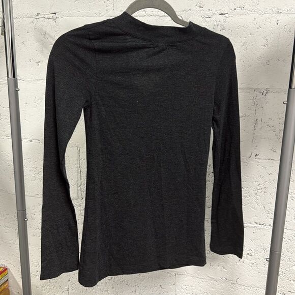 Gray V-Neck Long Sleeve Top BRAND NEW Size Small - Zenana PEACE LOVE HOPE brand - Picture 3 of 3